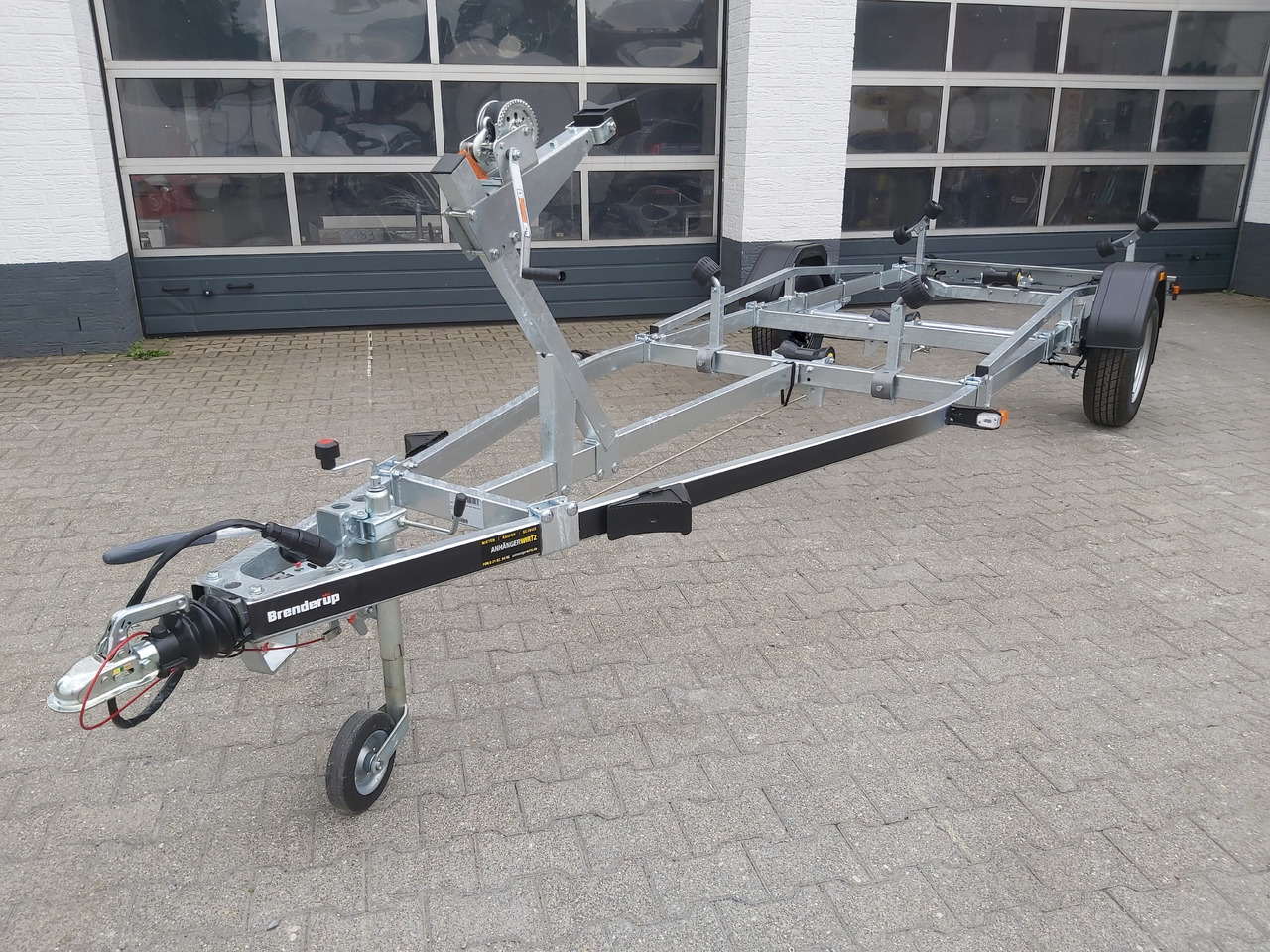 Brenderup Bootstrailer Premium 201300B SR mit Rollen Boote bis 600cm 1300kg Modell 2024 311967 - Boat trailer: picture 1 Brenderup Bootstrailer Premium 201300B SR mit Rollen Boote bis 600cm 1300kg Modell 2024 311967 - Boat trailer: picture 1
