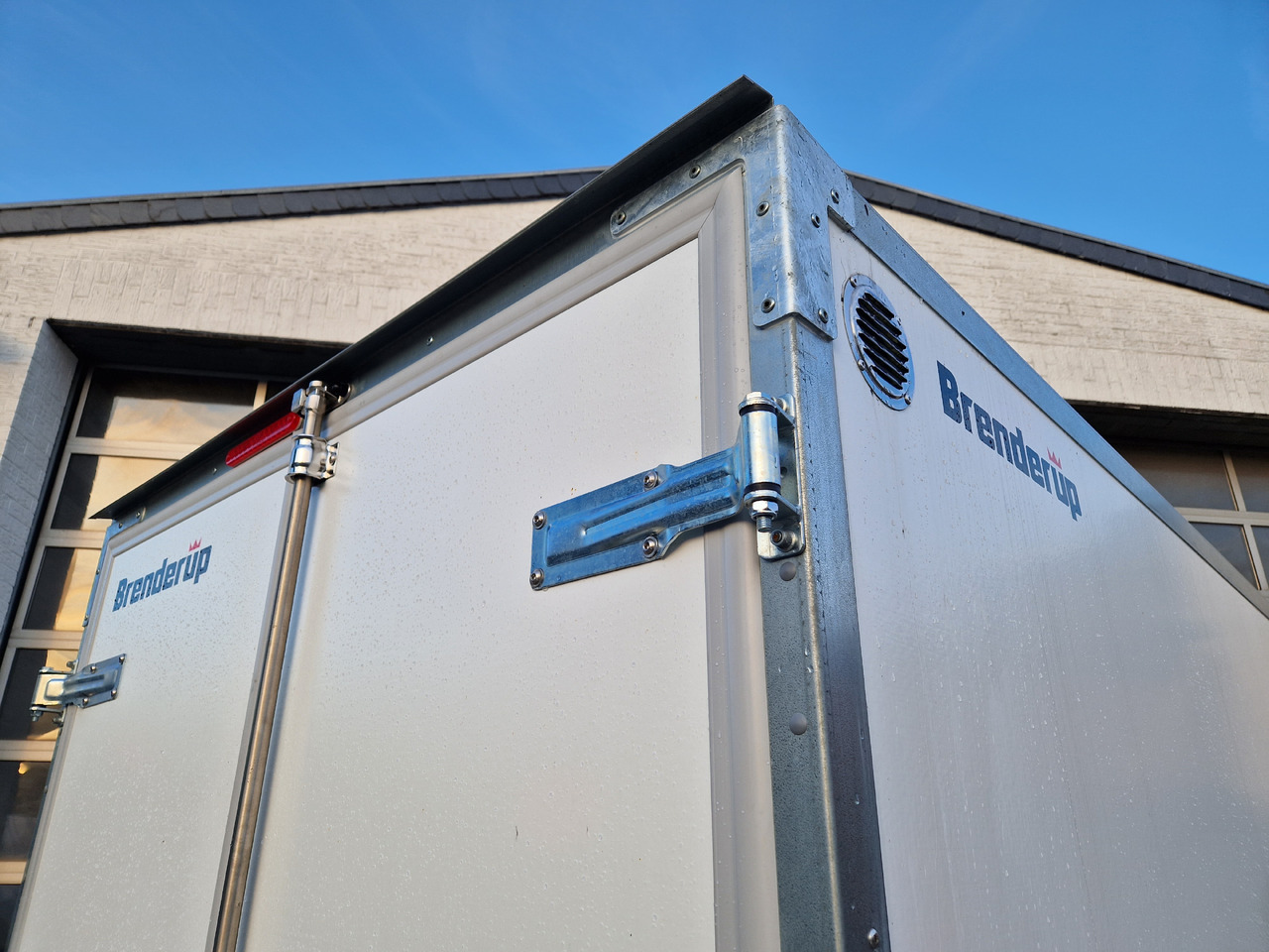 Closed box trailer Brenderup Cargo Dynamic CD260 BD 260x150x185cm Hecktüren Wabenwände (S) 1300kg: picture 7 Closed box trailer Brenderup Cargo Dynamic CD260 BD 260x150x185cm Hecktüren Wabenwände (S) 1300kg: picture 7