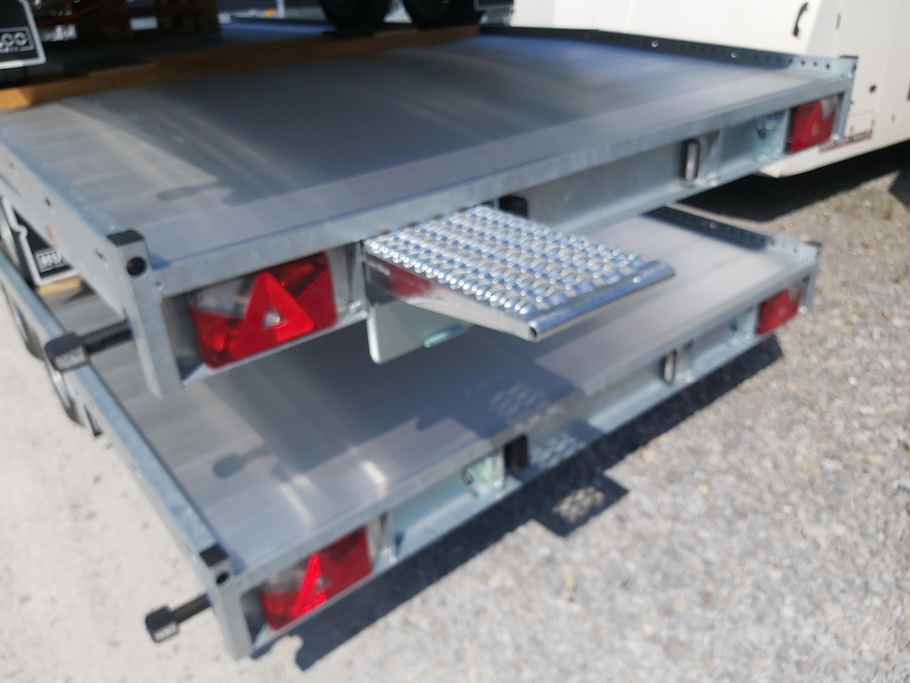 Dropside/ Flatbed trailer CARAX-2 3000 Multitransporter 440x207cm Aluboden Auffahrrampen 3000kg Winter Aktion: picture 6