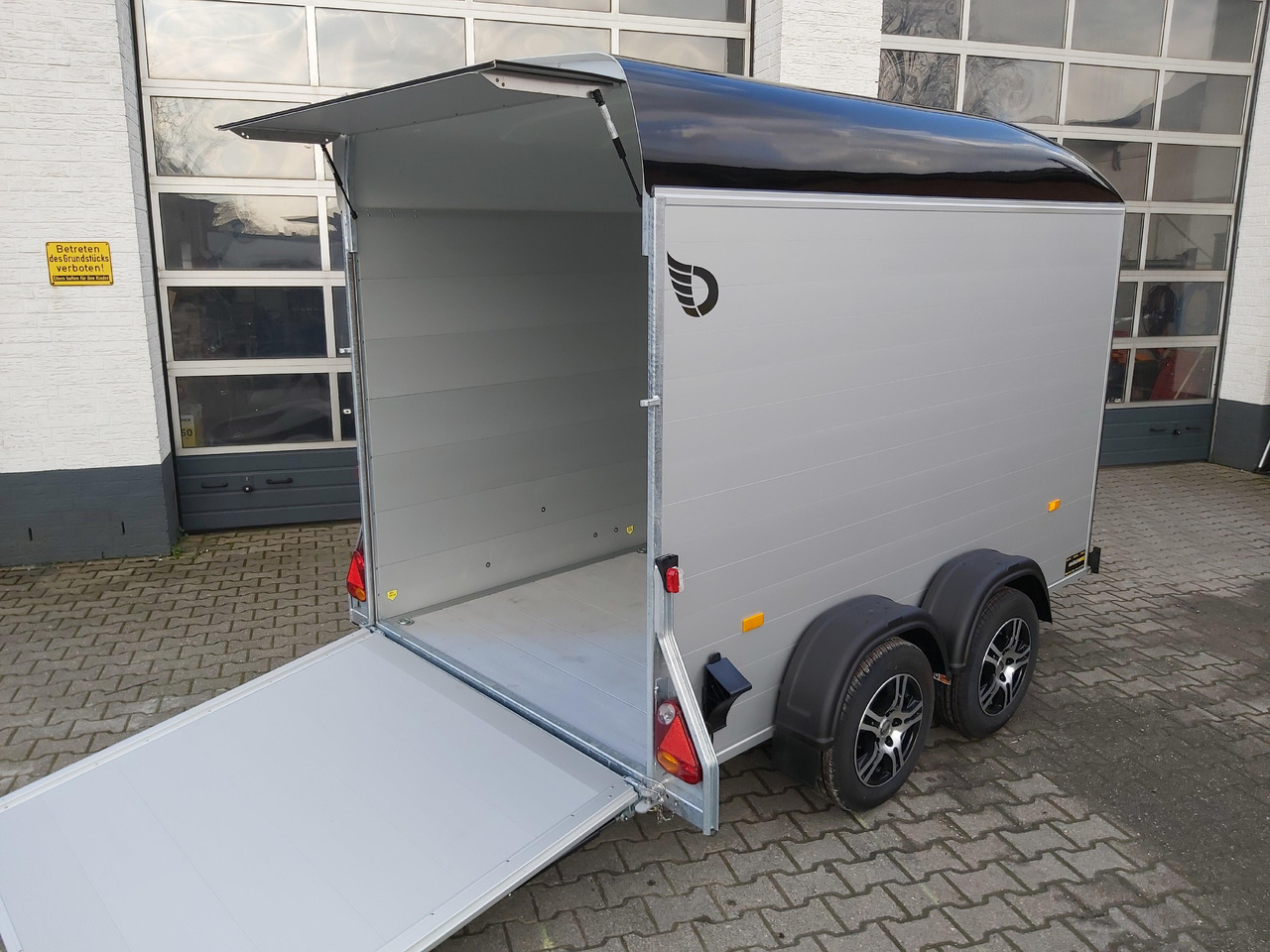 Cargo Roadster 500 312x167x199cm Alu Poly blackline Leichmetallräder Pullman 100km/H 2000kg - Closed box trailer: picture 4 Cargo Roadster 500 312x167x199cm Alu Poly blackline Leichmetallräder Pullman 100km/H 2000kg - Closed box trailer: picture 4