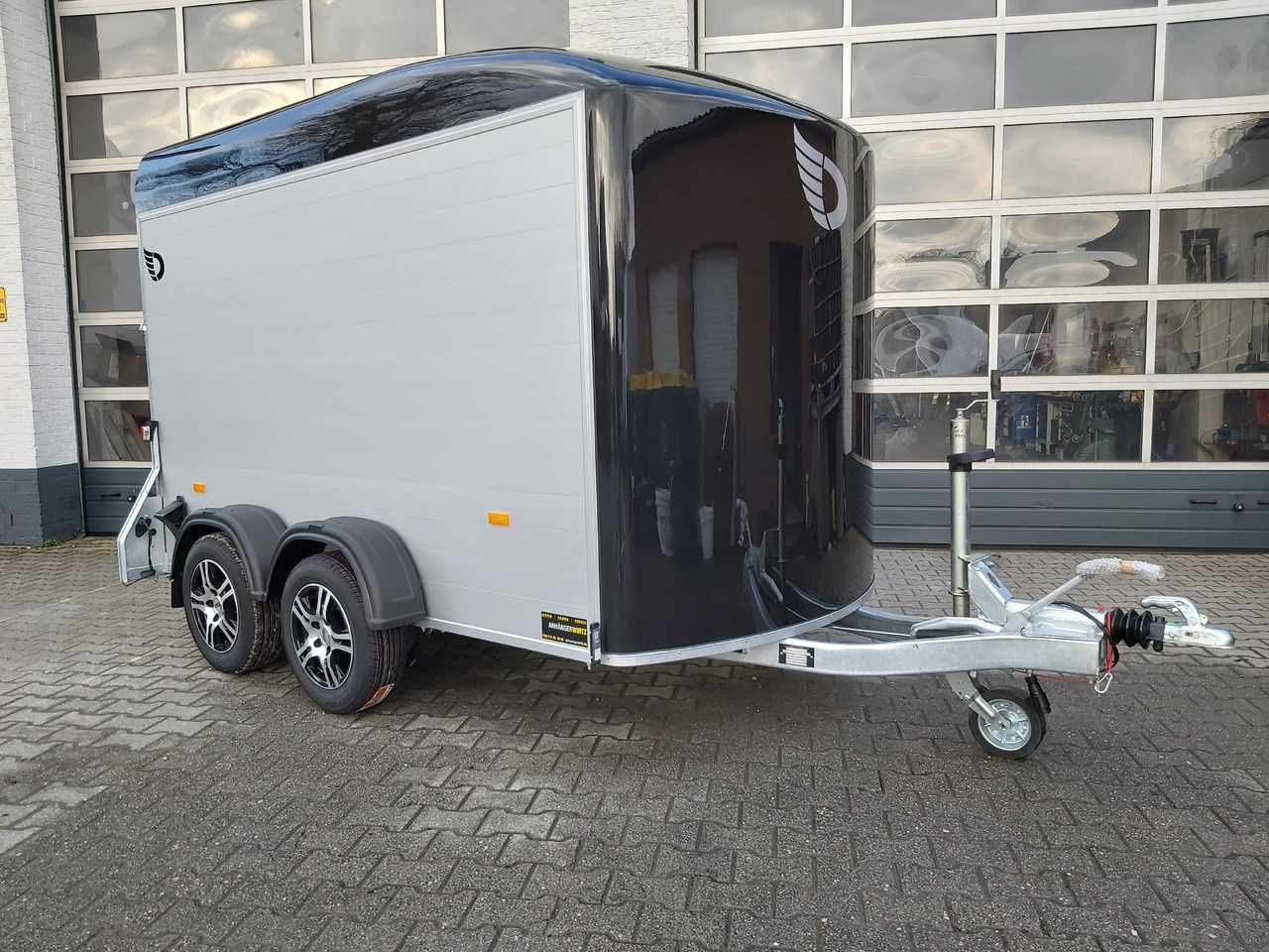 Cargo Roadster 500 312x167x199cm Alu Poly blackline Leichmetallräder Pullman 100km/H 2000kg - Closed box trailer: picture 2 Cargo Roadster 500 312x167x199cm Alu Poly blackline Leichmetallräder Pullman 100km/H 2000kg - Closed box trailer: picture 2