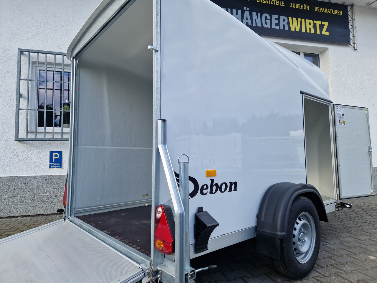 Debon Cargo 1300 300x152x168cm white Seitentür Pullman II 100km/H 1300kg Modell 2025 - Closed box trailer: picture 4 Debon Cargo 1300 300x152x168cm white Seitentür Pullman II 100km/H 1300kg Modell 2025 - Closed box trailer: picture 4