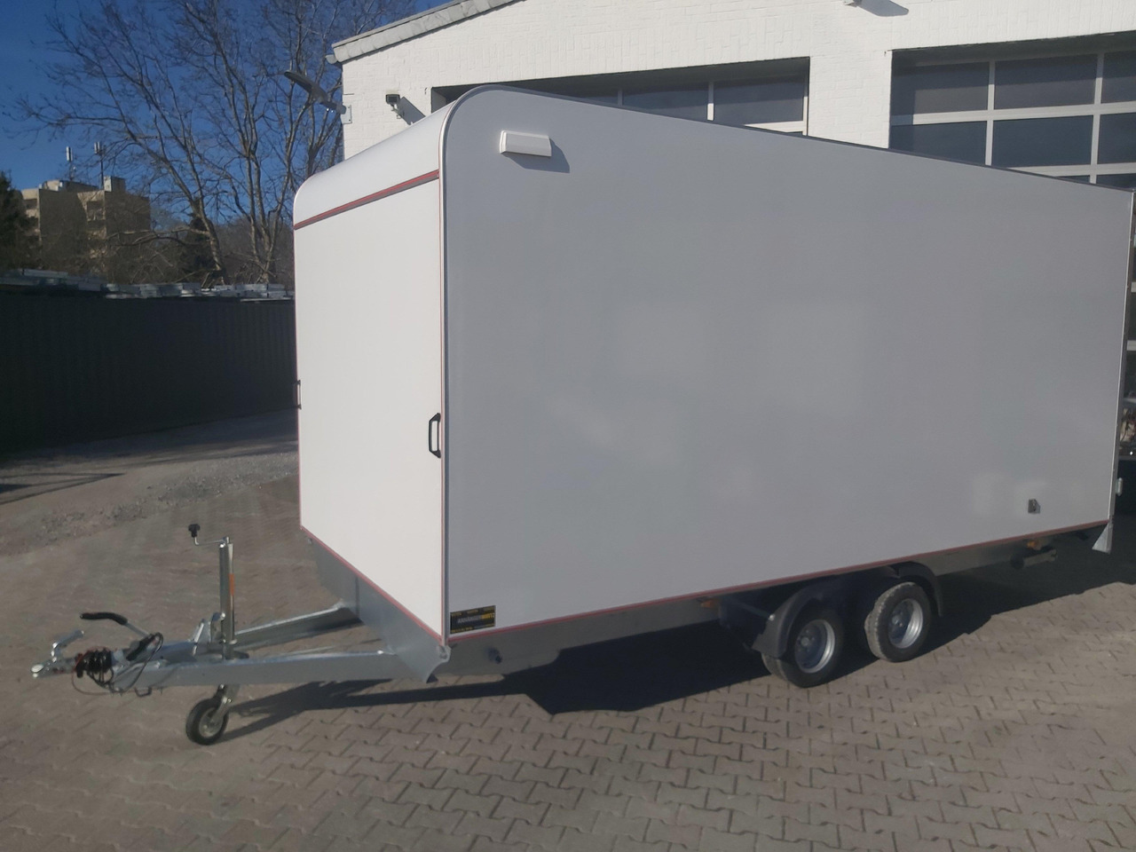 Hochlader Koffer TFSP 470T.00 470x220x210cm aero Zurrsystem 10" 100km/H 2700kg - Closed box trailer: picture 1 Hochlader Koffer TFSP 470T.00 470x220x210cm aero Zurrsystem 10" 100km/H 2700kg - Closed box trailer: picture 1