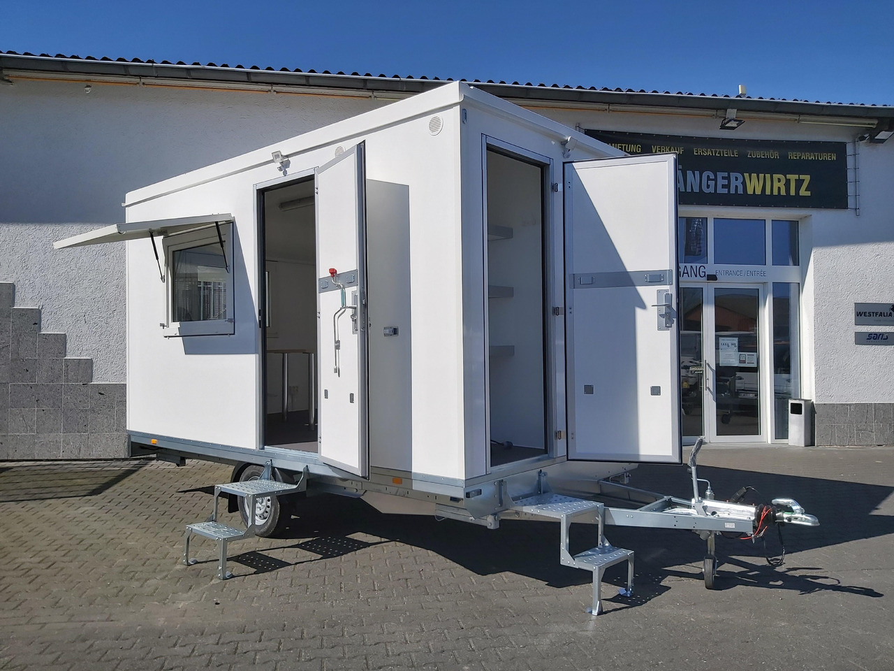 Mobiles Büro 410x220x220cm Tür + 3 Fenster + WC Raum + Stauraum (XL) 1200kg - Closed box trailer: picture 1 Mobiles Büro 410x220x220cm Tür + 3 Fenster + WC Raum + Stauraum (XL) 1200kg - Closed box trailer: picture 1