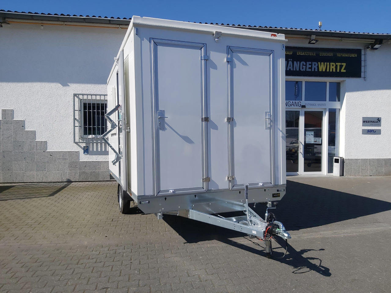 Mobiles Büro 410x220x220cm Tür + 3 Fenster + WC Raum + Stauraum (XL) 1200kg - Closed box trailer: picture 4 Mobiles Büro 410x220x220cm Tür + 3 Fenster + WC Raum + Stauraum (XL) 1200kg - Closed box trailer: picture 4