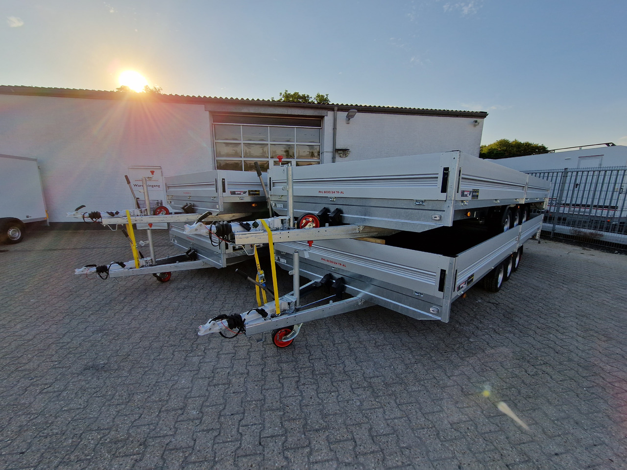 Pongratz Pritschenhochlader PHL 6030/24 TR-AL-S 603x246x36cm Tridem 13" 3500kg Mai Aktion - Dropside/ Flatbed trailer: picture 4 Pongratz Pritschenhochlader PHL 6030/24 TR-AL-S 603x246x36cm Tridem 13" 3500kg Mai Aktion - Dropside/ Flatbed trailer: picture 4