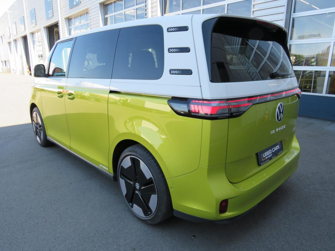 Volkswagen ID.Buzz Pro Design 150 kW Volkswagen ID.Buzz Pro Design 150 kW Klima AHK Navi ZV - Minibus, Electric bus: picture 4 Volkswagen ID.Buzz Pro Design 150 kW Volkswagen ID.Buzz Pro Design 150 kW Klima AHK Navi ZV - Minibus, Electric bus: picture 4