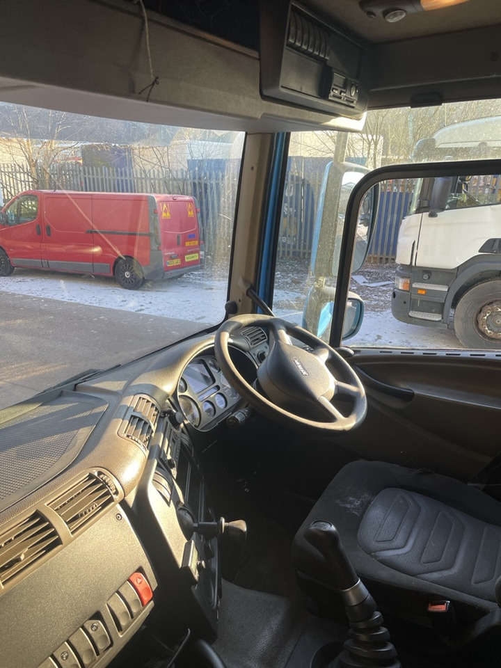 Daf 65CF 220 4x2 Curtain side - Curtainsider truck: picture 5 Daf 65CF 220 4x2 Curtain side - Curtainsider truck: picture 5