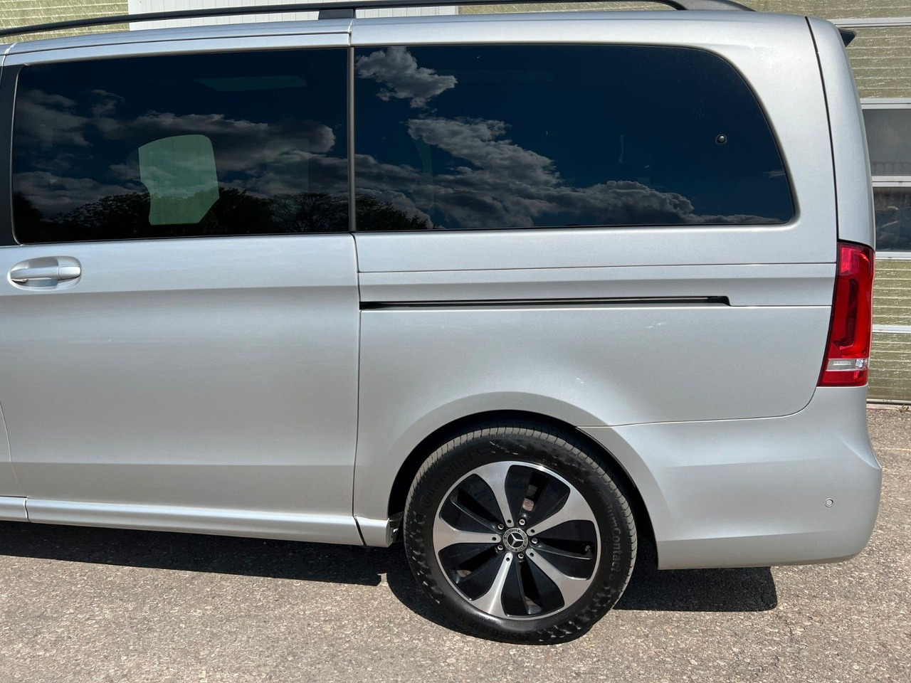 Mercedes-Benz EQV 300 lang - Passenger van, Electric van: picture 5 Mercedes-Benz EQV 300 lang - Passenger van, Electric van: picture 5
