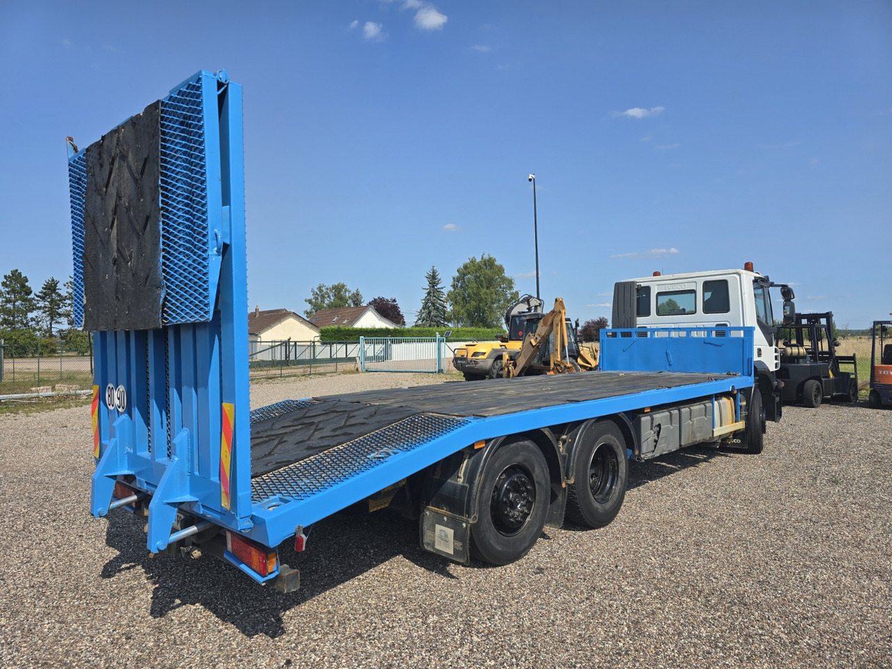IVECO 260S33 - Autotransporter truck: picture 3 IVECO 260S33 - Autotransporter truck: picture 3