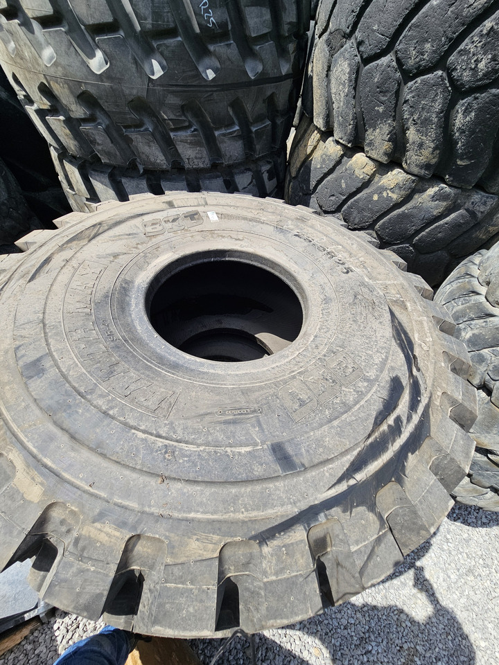 BKT Earthmower L4 29.5R25 - Tire for Wheel loader: picture 1 BKT Earthmower L4 29.5R25 - Tire for Wheel loader: picture 1