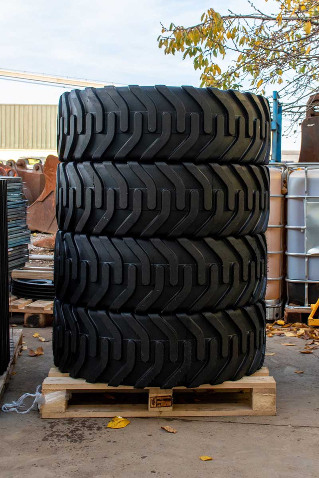 Bandenmarkt 315/70R22.5 - Wheel and tire package for Excavator: picture 1 Bandenmarkt 315/70R22.5 - Wheel and tire package for Excavator: picture 1