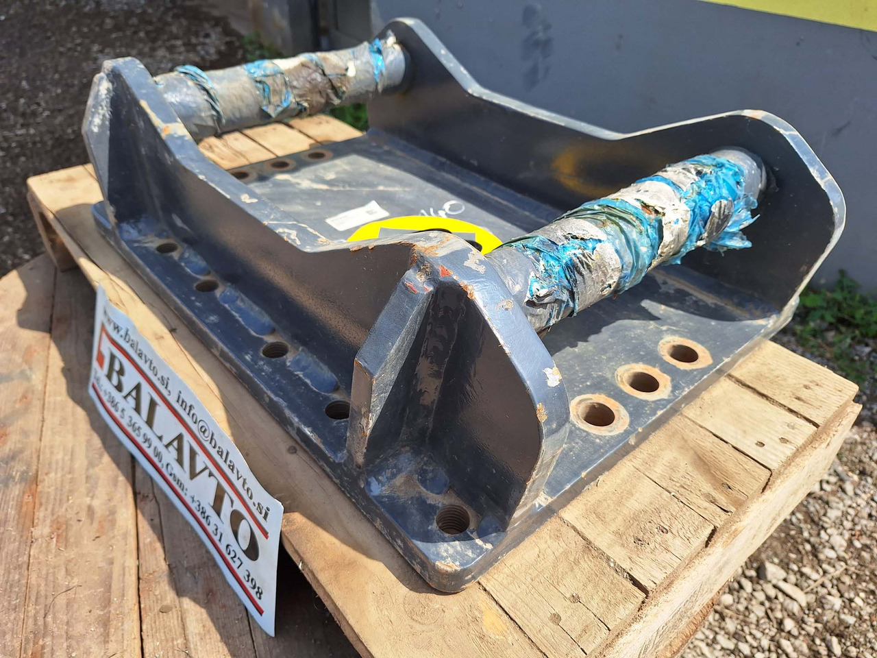 Breaker BAT140 attachment plate S60 - Quick coupler for Construction machinery: picture 3 Breaker BAT140 attachment plate S60 - Quick coupler for Construction machinery: picture 3