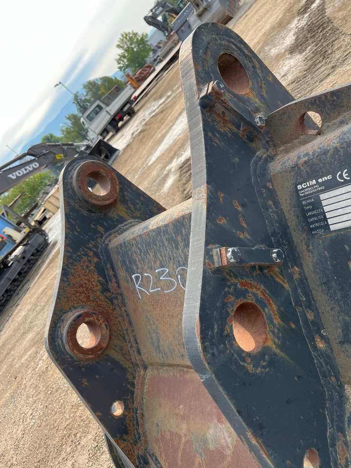 Digging bucket 1200 mm - Excavator bucket: picture 4 Digging bucket 1200 mm - Excavator bucket: picture 4