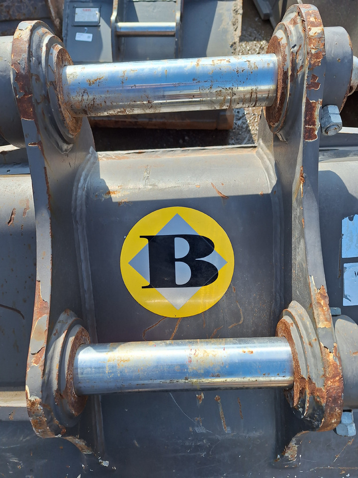 Volvo digging bucket 1100 mm - Excavator bucket: picture 3 Volvo digging bucket 1100 mm - Excavator bucket: picture 3