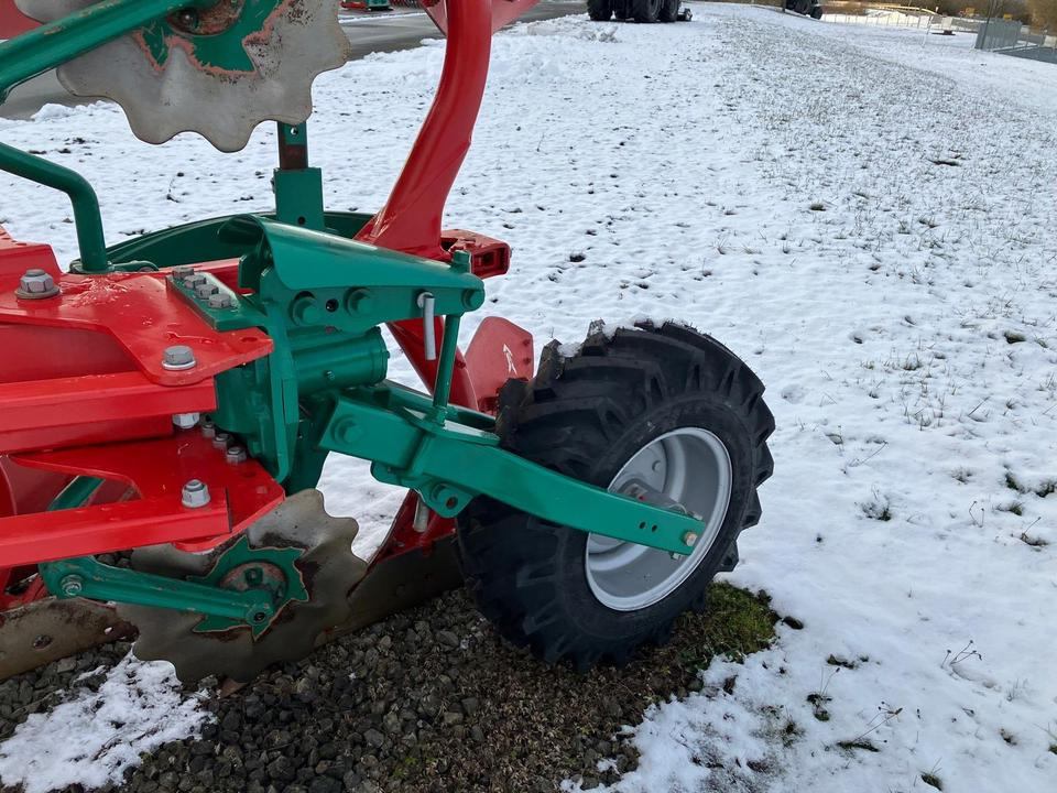 Kverneland 5-Scharpflug Vario 2300S Steinsicherung - Plow: picture 5 Kverneland 5-Scharpflug Vario 2300S Steinsicherung - Plow: picture 5