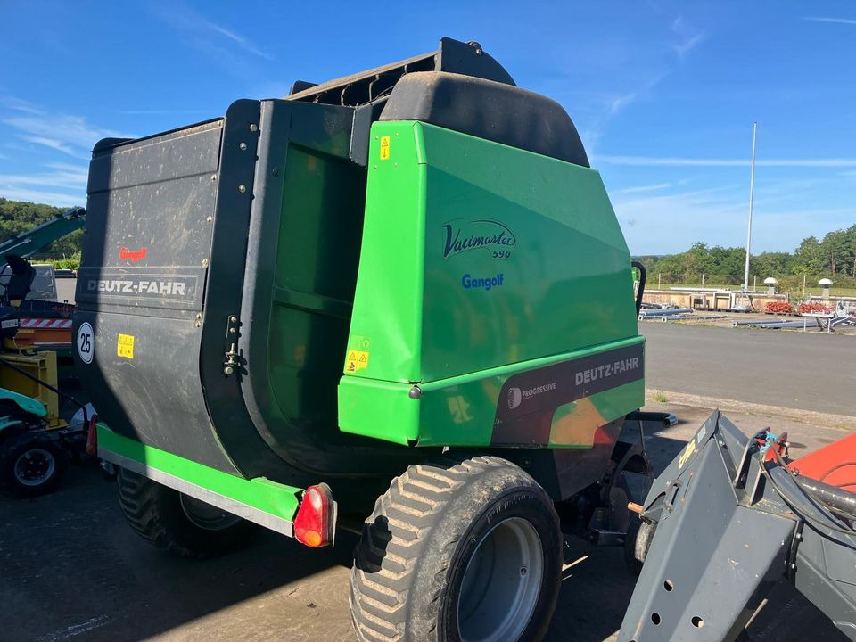 Rundballenpresse Deutz-Fahr Varimaster 590 14OC - Round baler: picture 1 Rundballenpresse Deutz-Fahr Varimaster 590 14OC - Round baler: picture 1