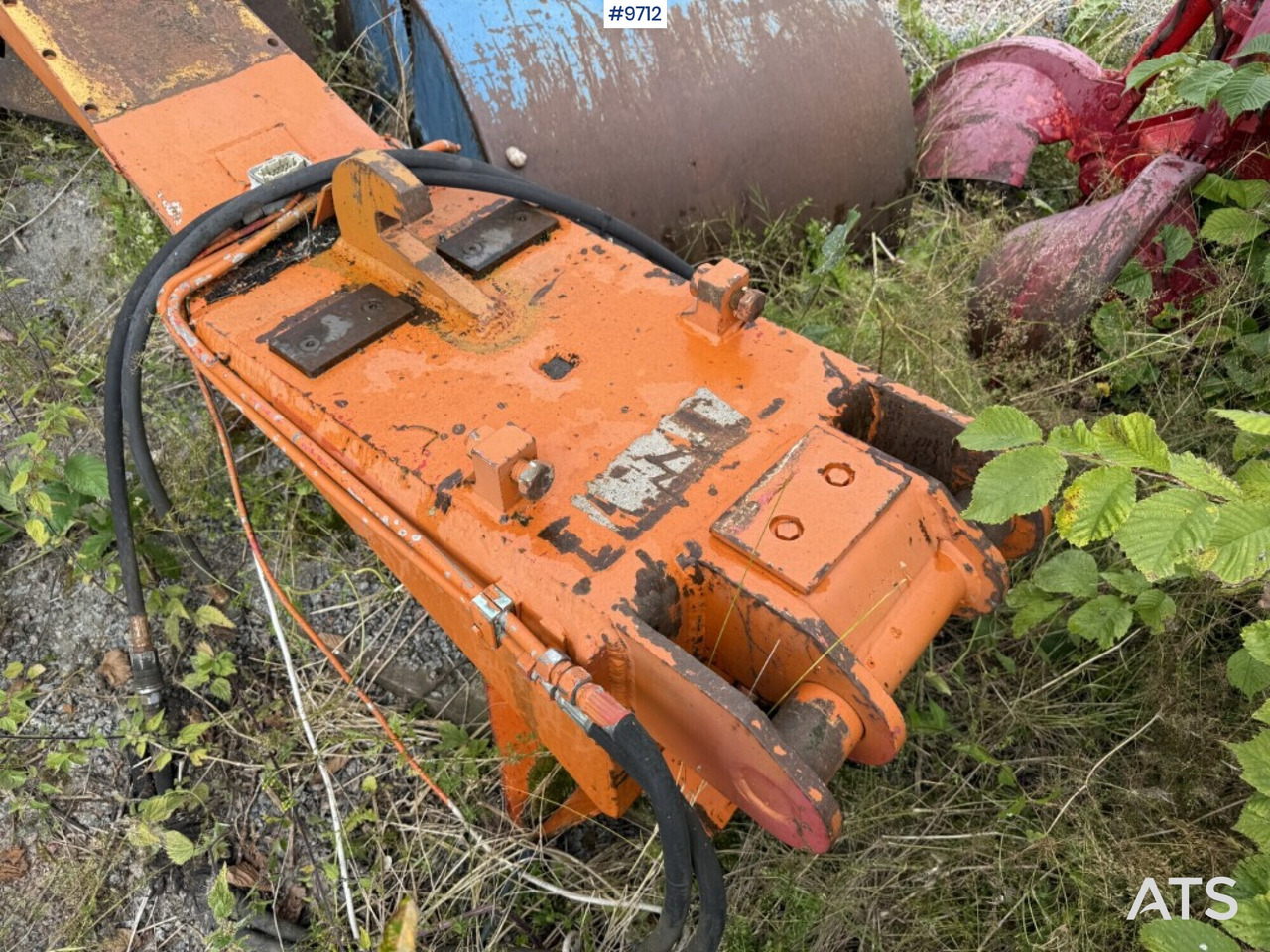 Hydraulic crane arm with 3 buckets - Attachment for Excavator: picture 4 Hydraulic crane arm with 3 buckets - Attachment for Excavator: picture 4