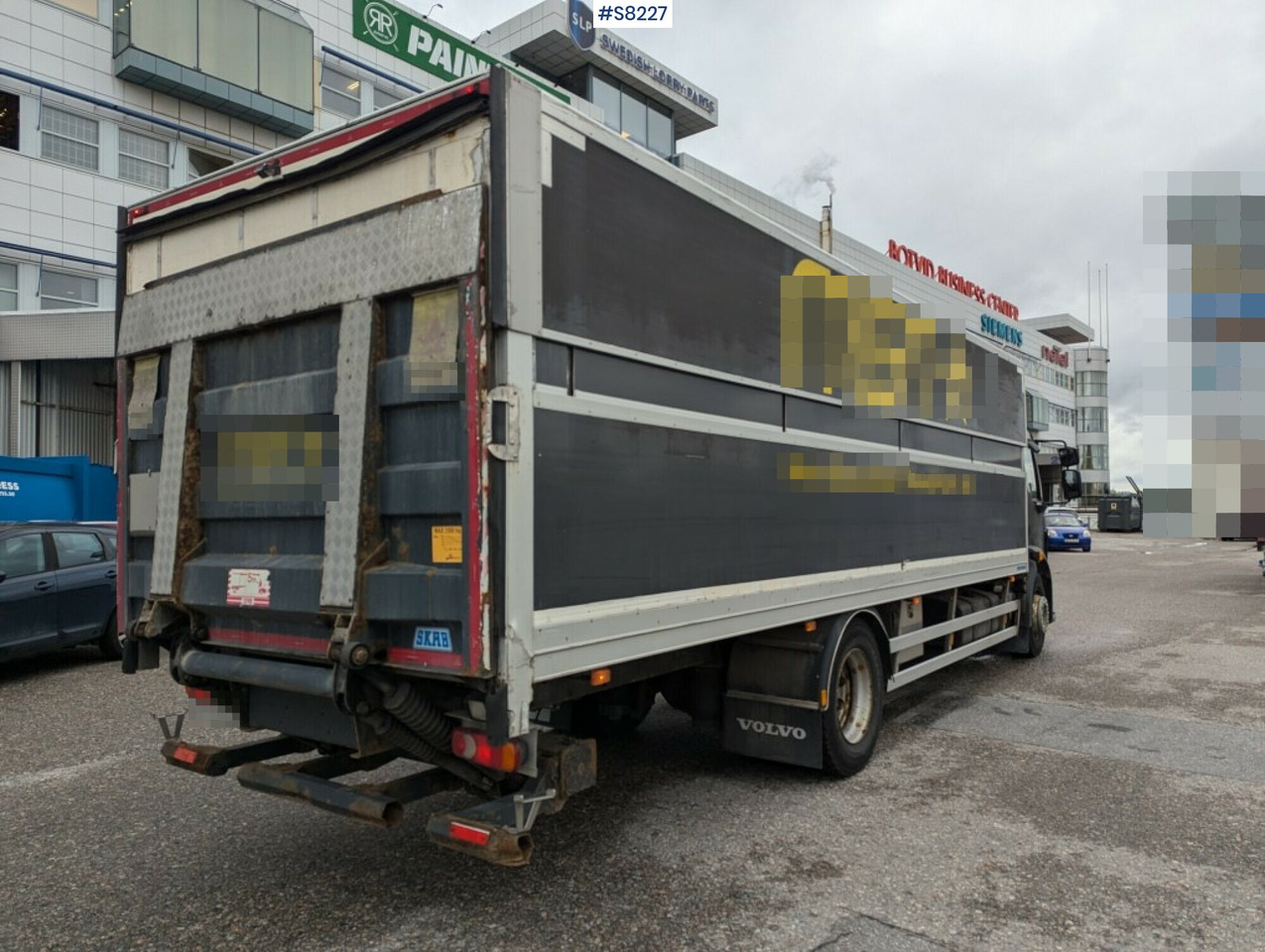 Box Truck Volvo FL height-adjustable box and tail lift - Box truck: picture 4 Box Truck Volvo FL height-adjustable box and tail lift - Box truck: picture 4