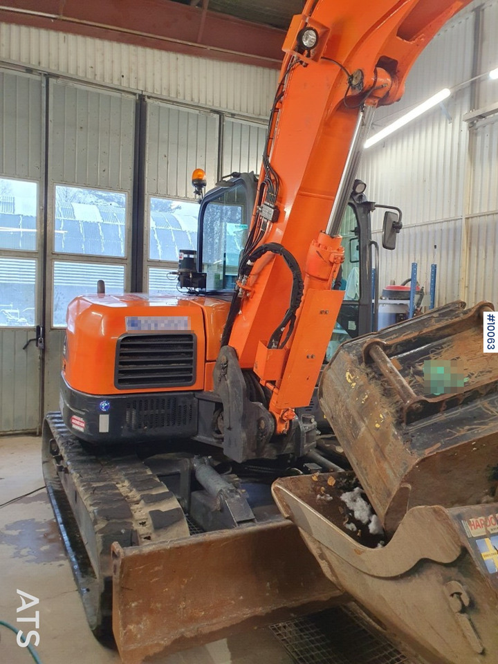 Doosan DX85R-3 Crawler Excavator with tiltrotator and attachments - Crawler excavator: picture 1 Doosan DX85R-3 Crawler Excavator with tiltrotator and attachments - Crawler excavator: picture 1