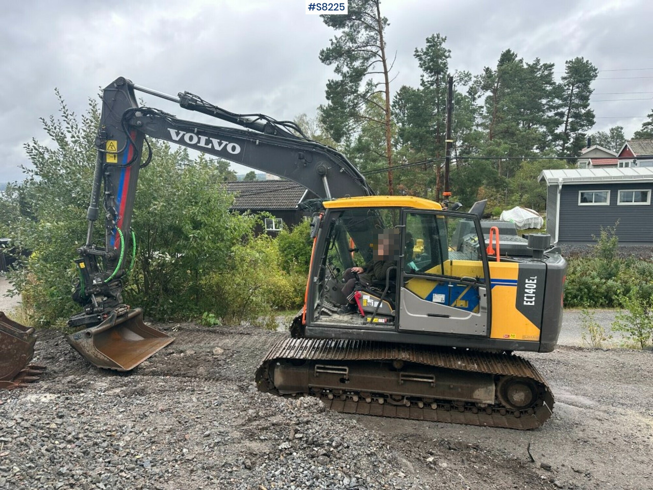Excavator, Volvo EC140EL, Tiltrotator, Attachments (See video) - Excavator: picture 1 Excavator, Volvo EC140EL, Tiltrotator, Attachments (See video) - Excavator: picture 1