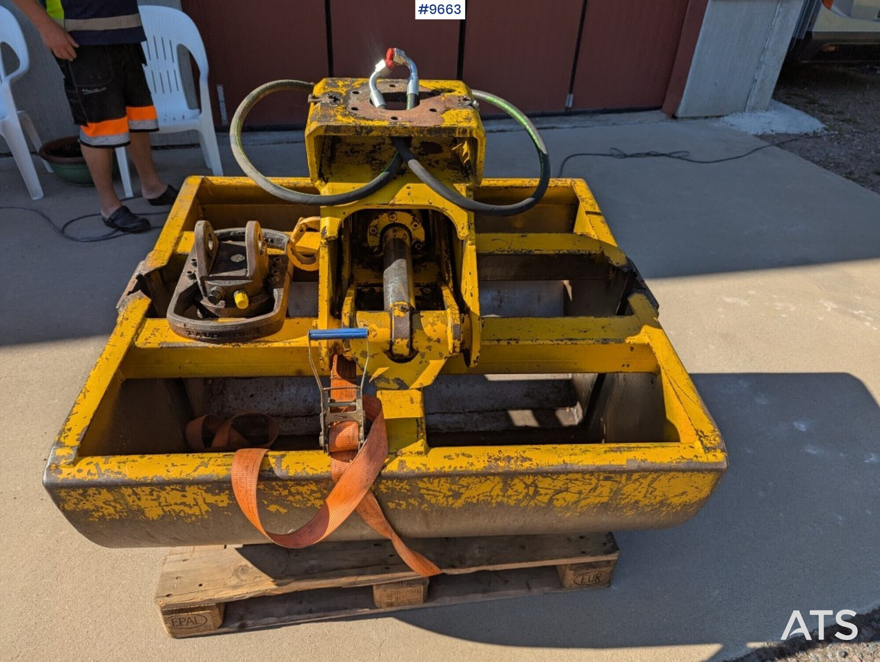 Grab bucket with rotator, 600L - Clamshell bucket: picture 4 Grab bucket with rotator, 600L - Clamshell bucket: picture 4