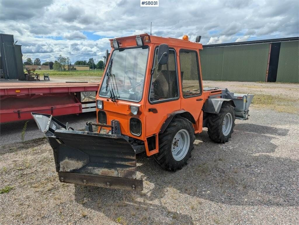 Municipal/ Special vehicle Holder C6000: picture 1