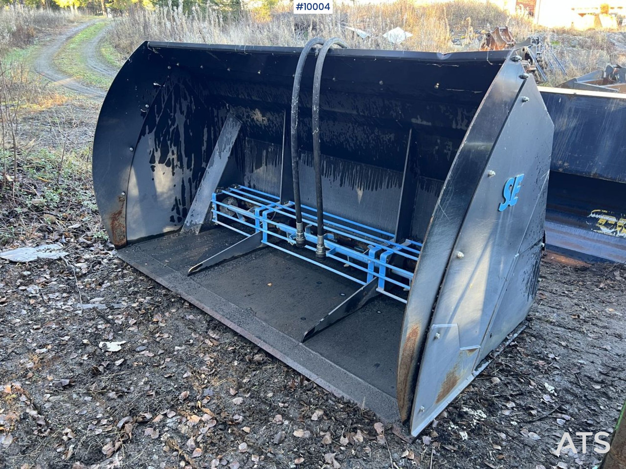 Sand spreader bucket 3350 L, Large BM - Other machinery: picture 1 Sand spreader bucket 3350 L, Large BM - Other machinery: picture 1
