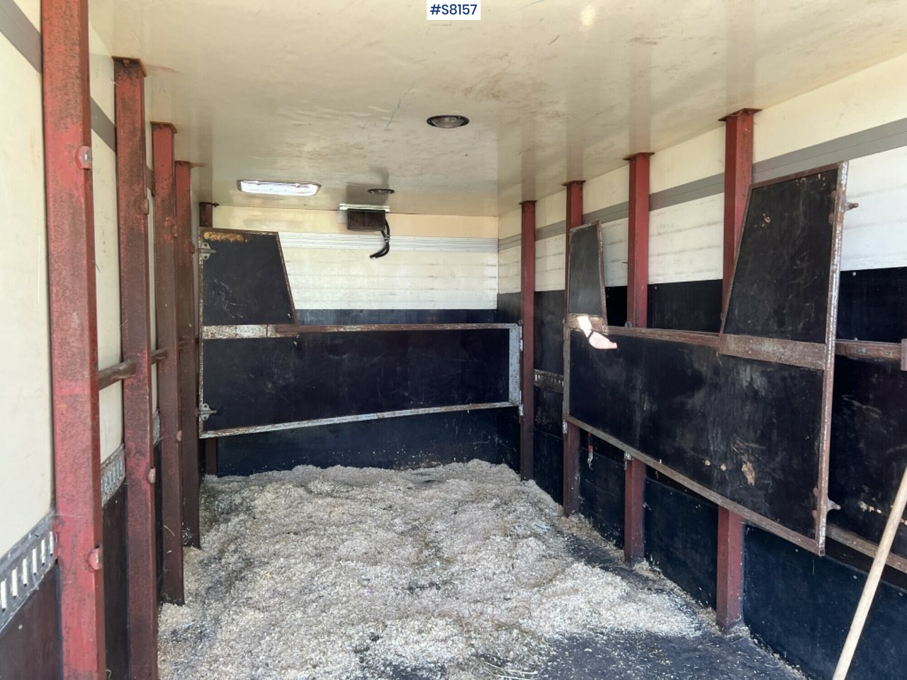 Rebuild boxtruck Volvo FL 608 to a horsetruck - SEE VIDEO - Horse truck: picture 5 Rebuild boxtruck Volvo FL 608 to a horsetruck - SEE VIDEO - Horse truck: picture 5