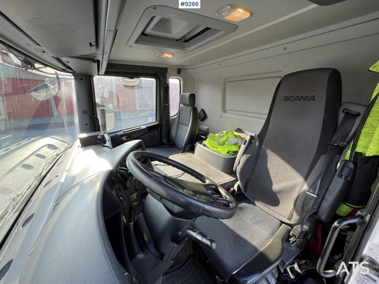 Scania P280 Van with tailgate lift - Box truck: picture 5 Scania P280 Van with tailgate lift - Box truck: picture 5