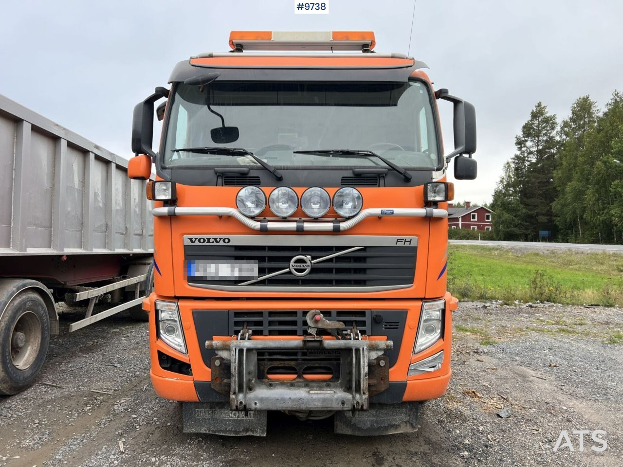 Volvo FH 8*4 Truck with plow attachment - Hook lift truck: picture 3 Volvo FH 8*4 Truck with plow attachment - Hook lift truck: picture 3