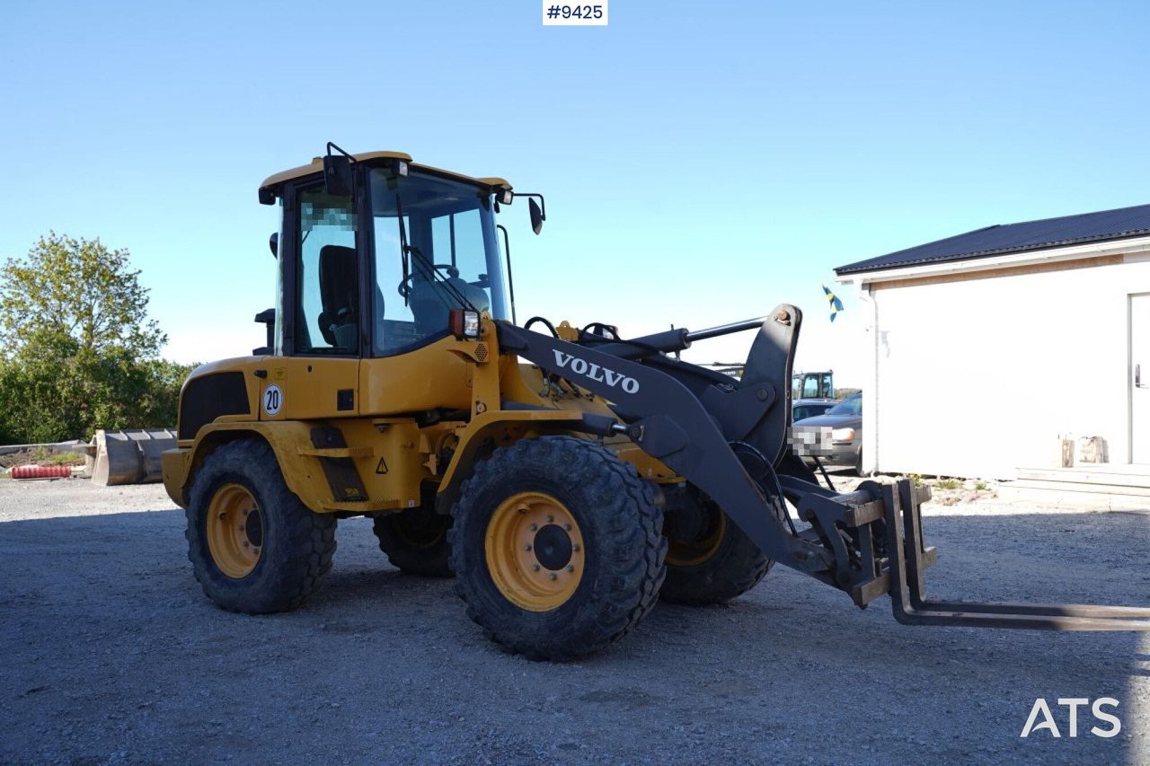 Volvo L35 G with implements (VIDEO) - Wheel loader: picture 2 Volvo L35 G with implements (VIDEO) - Wheel loader: picture 2