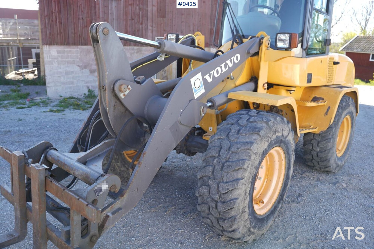 Volvo L35 G with implements (VIDEO) - Wheel loader: picture 4 Volvo L35 G with implements (VIDEO) - Wheel loader: picture 4