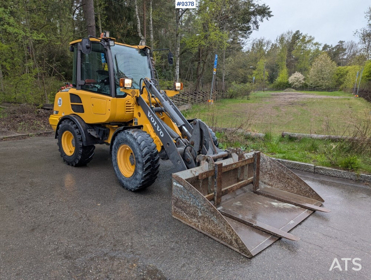 Wheel loader Volvo L25F with attachments (SEE VIDEO) - Wheel loader: picture 1 Wheel loader Volvo L25F with attachments (SEE VIDEO) - Wheel loader: picture 1