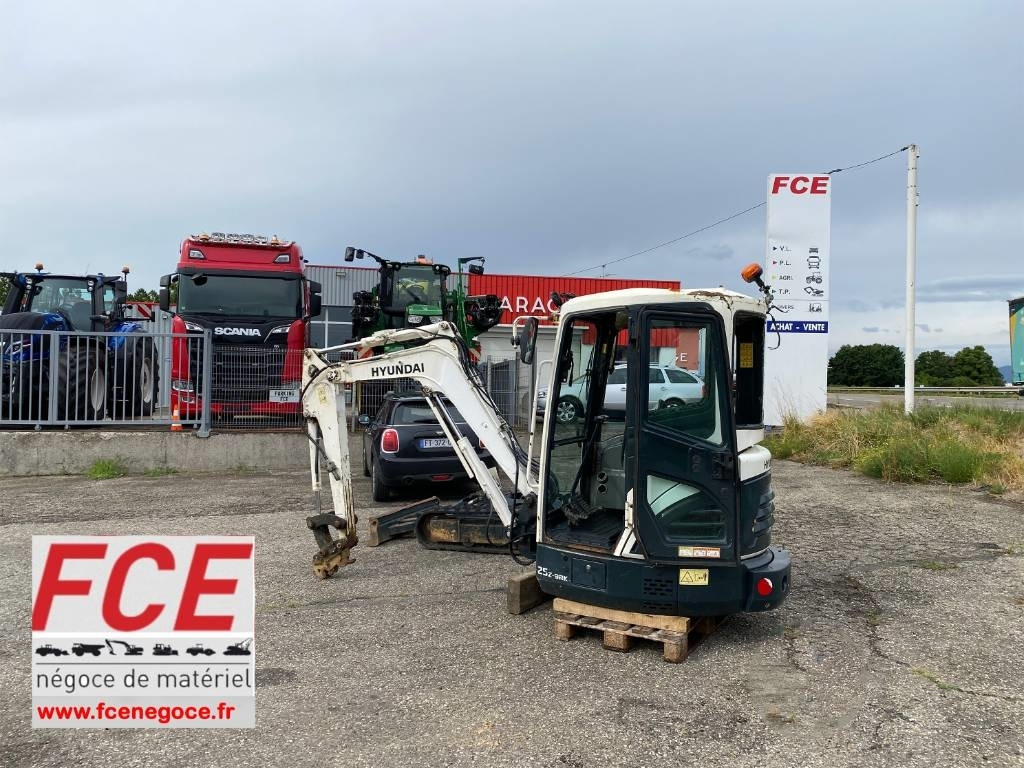 Hyundai ROBEX 25Z-9AK Certificat CE endommagée - Mini excavator: picture 1 Hyundai ROBEX 25Z-9AK Certificat CE endommagée - Mini excavator: picture 1