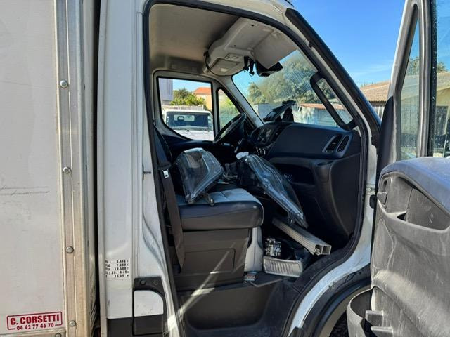 Iveco 70C180 CAISSE HAYON - Box van: picture 4 Iveco 70C180 CAISSE HAYON - Box van: picture 4