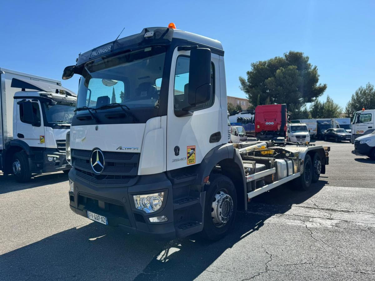 Mercedes Actros 2540 - Hook lift truck: picture 1 Mercedes Actros 2540 - Hook lift truck: picture 1
