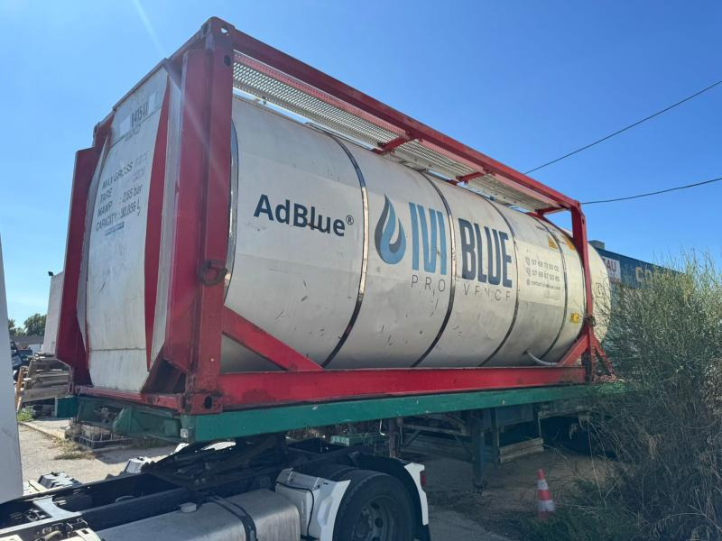 VAN HOOL NV - AdBlue tank for Construction machinery: picture 1 VAN HOOL NV - AdBlue tank for Construction machinery: picture 1