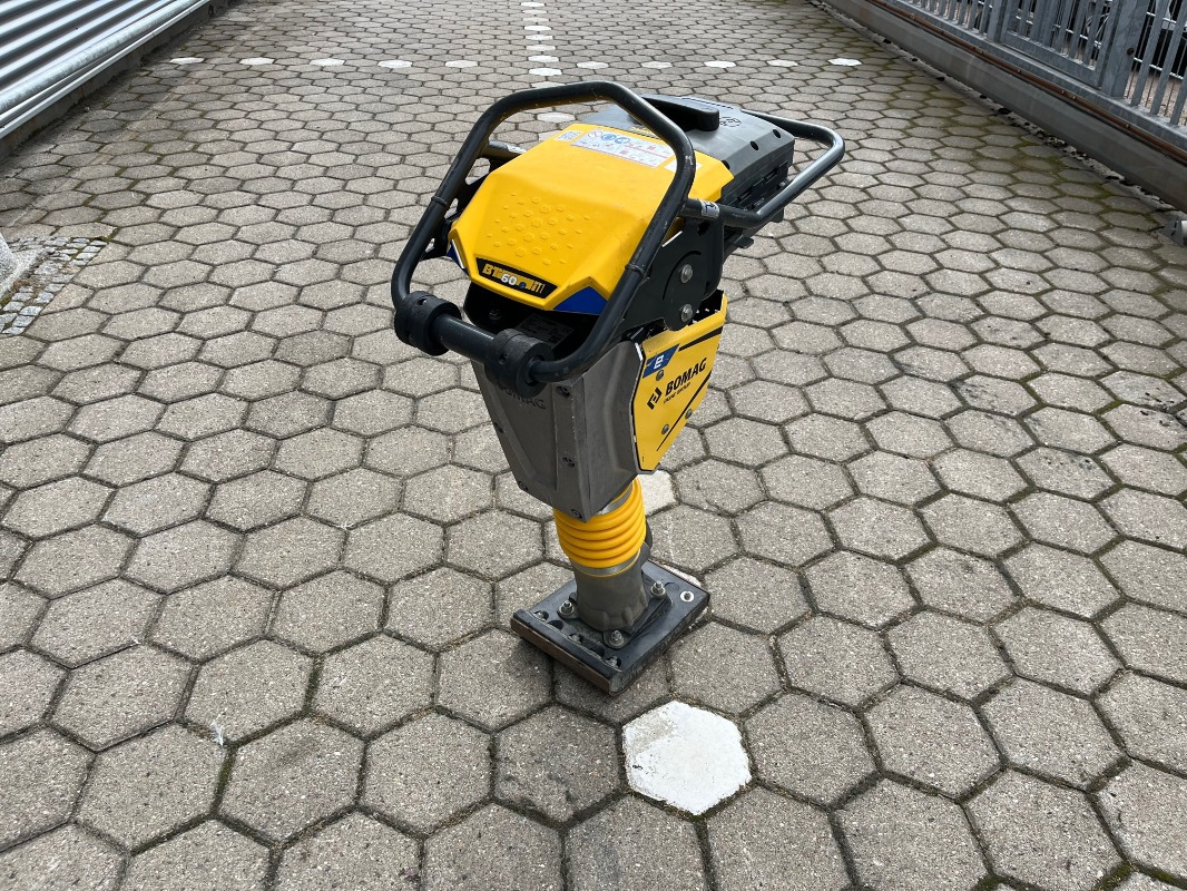 Bomag BT60E - Construction machinery: picture 1 Bomag BT60E - Construction machinery: picture 1