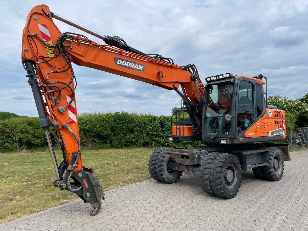 Doosan DX170W-5 - Mobile crane: picture 1 Doosan DX170W-5 - Mobile crane: picture 1