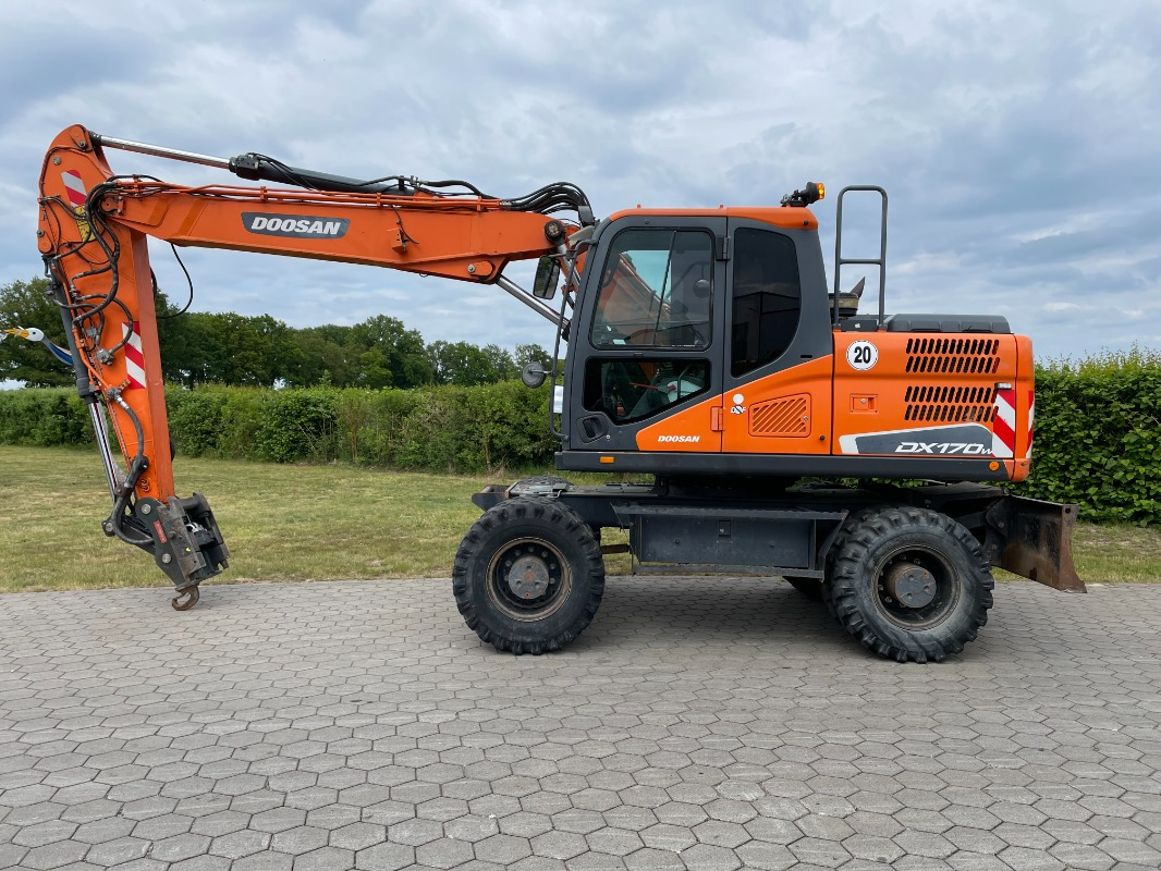 Doosan DX170W-5 - Mobile crane: picture 3 Doosan DX170W-5 - Mobile crane: picture 3