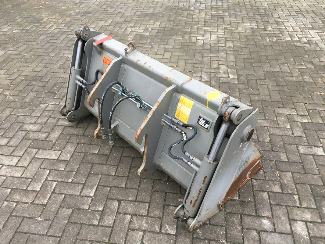 KLAPPSCHAUFEL 1550 MM BRE - Tool/ Equipment: picture 3 KLAPPSCHAUFEL 1550 MM BRE - Tool/ Equipment: picture 3