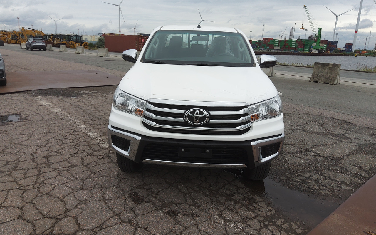 Toyota Hilux / Revo Pick-up double cabin pack security 2.4L Turbo Diesel Manual - Car: picture 2 Toyota Hilux / Revo Pick-up double cabin pack security 2.4L Turbo Diesel Manual - Car: picture 2