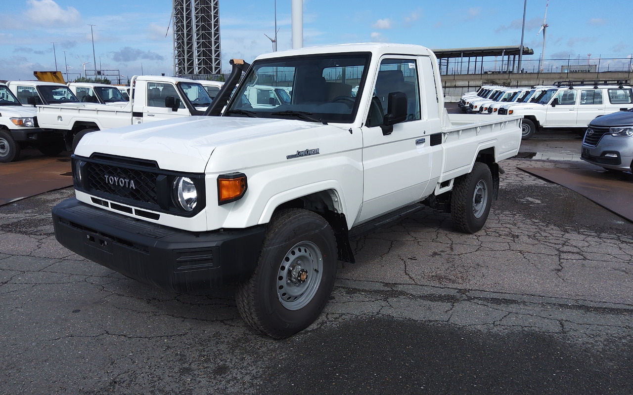 Toyota Land cruiser 79 hzj 79 single cab 4.2L Diesel Manual FACELIFT DIFF LOCK+FREEWHEEL HUB - Car: picture 1 Toyota Land cruiser 79 hzj 79 single cab 4.2L Diesel Manual FACELIFT DIFF LOCK+FREEWHEEL HUB - Car: picture 1