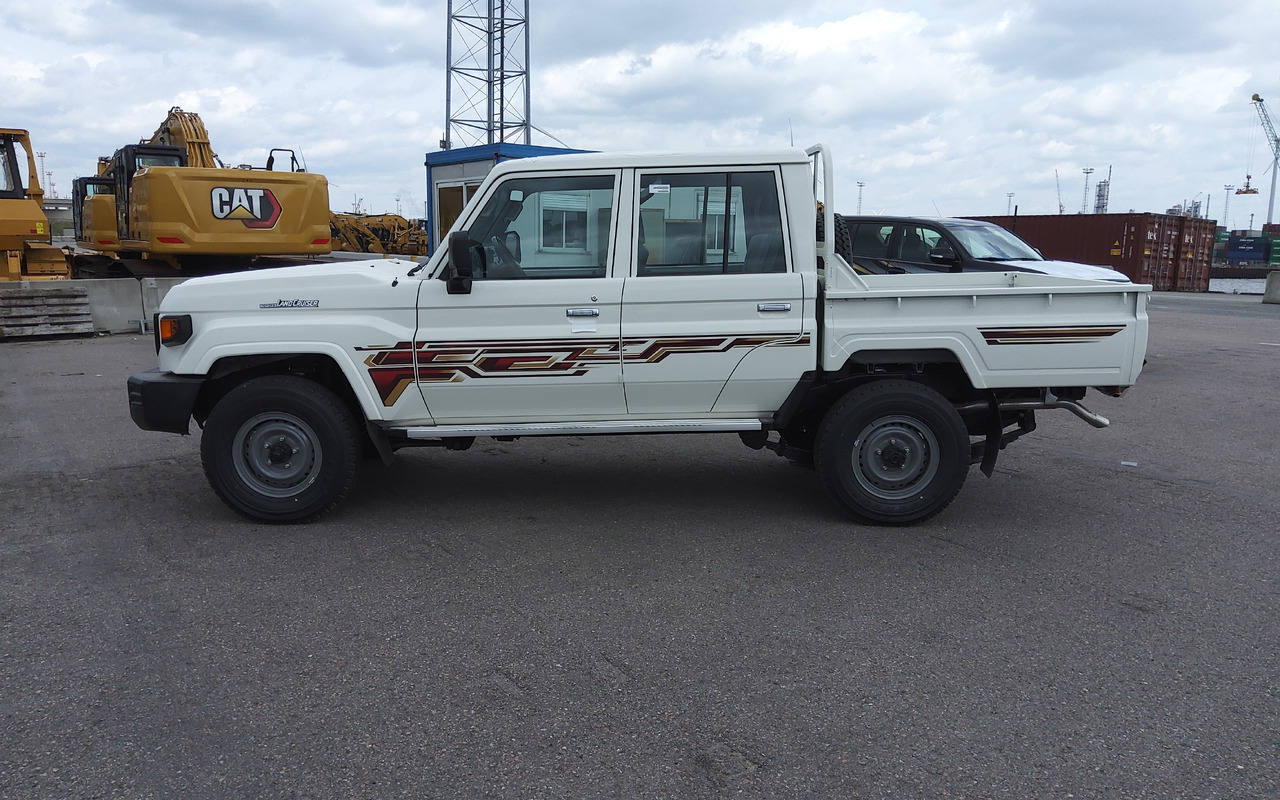 Toyota Toyota Land cruiser 79 grj double cabin 4.0L Petrol Manual 5 SEATS/PLACES - Car: picture 5 Toyota Toyota Land cruiser 79 grj double cabin 4.0L Petrol Manual 5 SEATS/PLACES - Car: picture 5