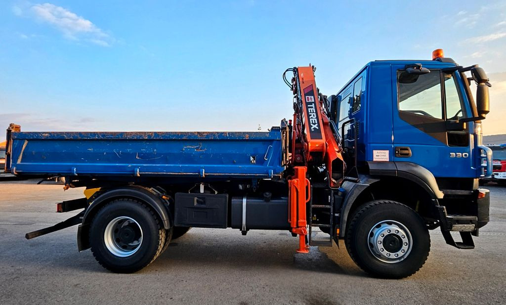 Tipper, Crane truck Iveco Trakker 190T33 4x4 Euro5 Kran Atlas 120.2E Funk: picture 9