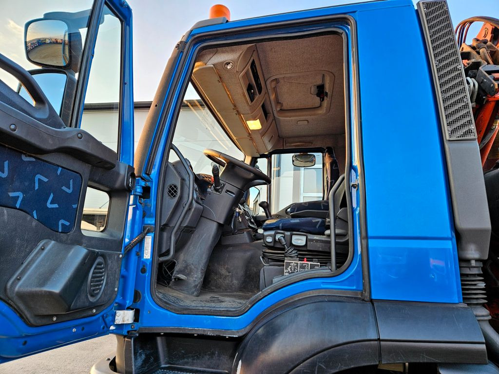 Tipper, Crane truck Iveco Trakker 190T33 4x4 Euro5 Kran Atlas 120.2E Funk: picture 16