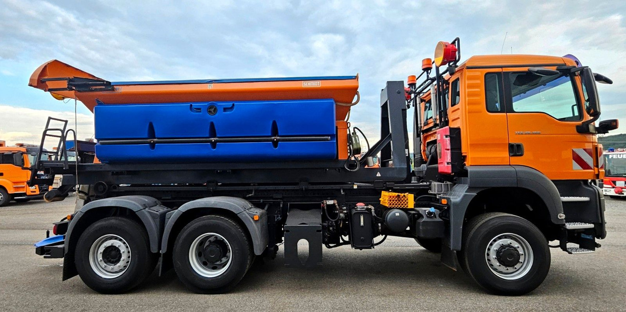 MAN TGS 28.360 6x4-4 BL EEV Winterdienst Streuer - Hook lift truck: picture 5 MAN TGS 28.360 6x4-4 BL EEV Winterdienst Streuer - Hook lift truck: picture 5