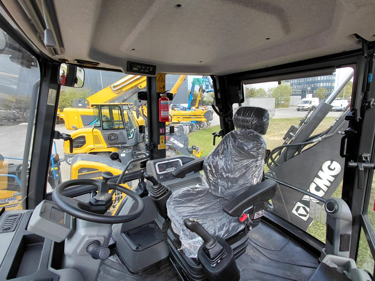 XCMG XC8-S3580 - Backhoe loader: picture 5 XCMG XC8-S3580 - Backhoe loader: picture 5