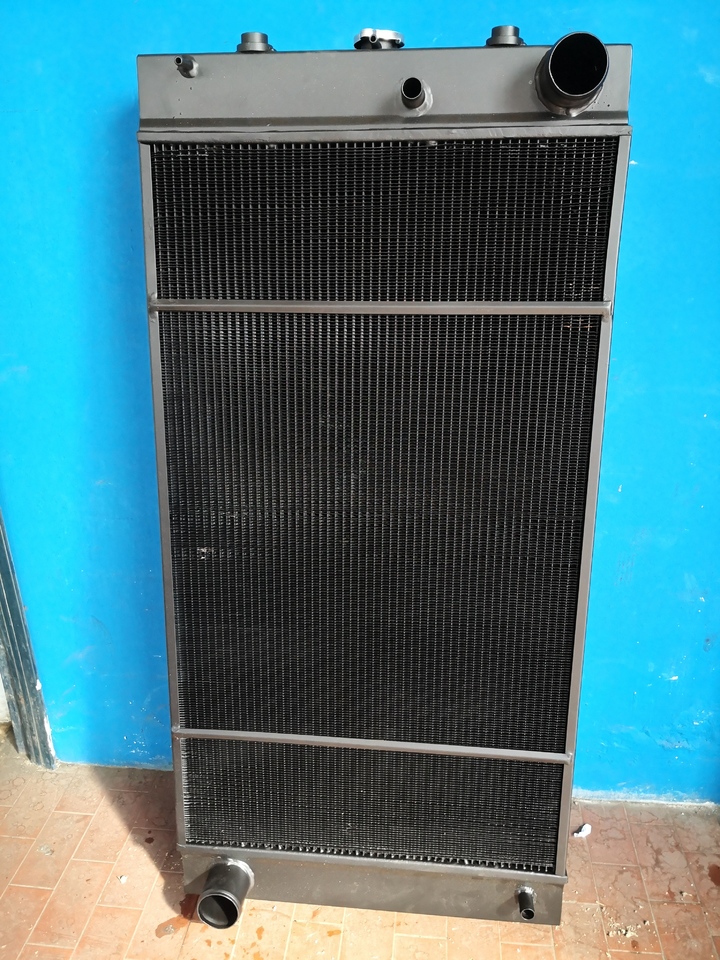 KOMATSU D65EX-15EO D65EX-15E0 D65PX-15E0 D65WX-15E0 - Radiator for Excavator: picture 4 KOMATSU D65EX-15EO D65EX-15E0 D65PX-15E0 D65WX-15E0 - Radiator for Excavator: picture 4